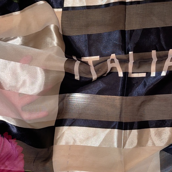 Italia Wrap Scarf - Picture 2 of 4